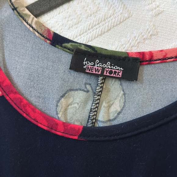 Front tie knot tank top - Picture 4 of 5